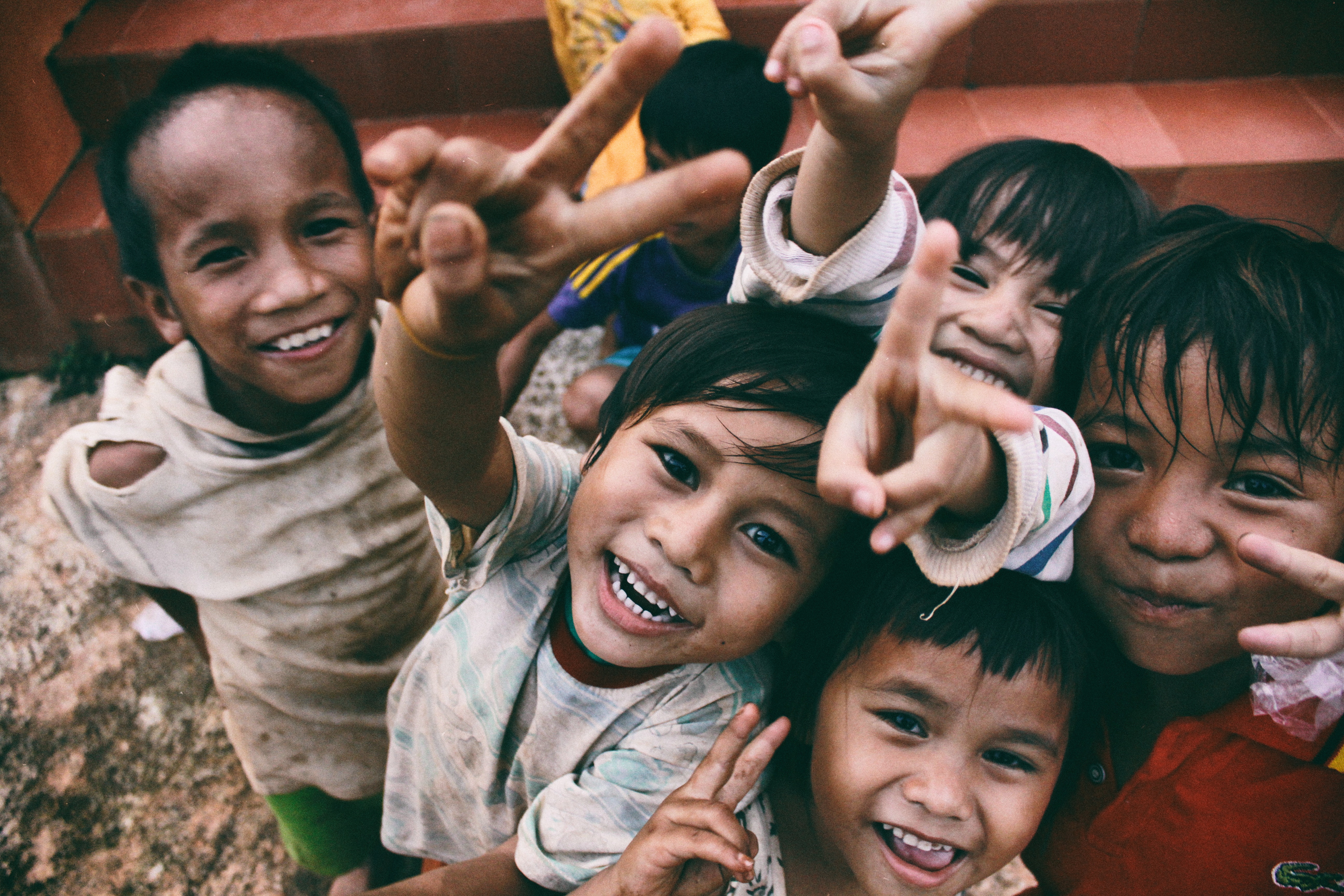 Children throwing peace signs with hands